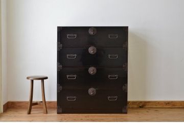 アンティーク家具　漆の綺麗な黒漆庄内箪笥