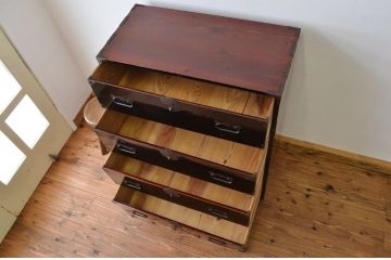 アンティーク家具　漆の綺麗な黒漆庄内箪笥