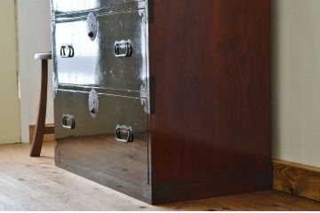 アンティーク家具　漆の綺麗な黒漆庄内箪笥