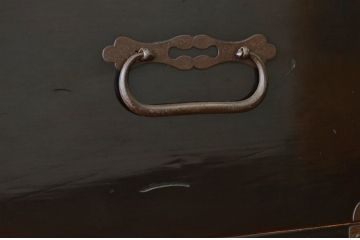 アンティーク家具　漆の綺麗な黒漆庄内箪笥