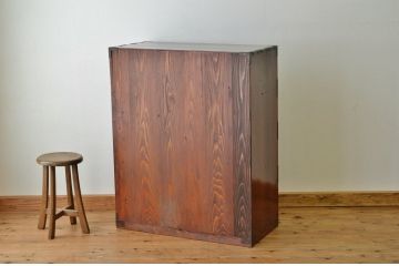 アンティーク家具　漆の綺麗な黒漆庄内箪笥
