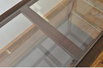 アンティーク家具　古いナラ材のアンティーク台形ガラスケース