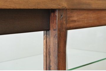 アンティーク家具　古いナラ材のアンティーク台形ガラスケース