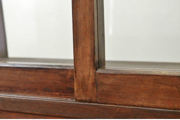 アンティーク家具　古いナラ材のアンティーク台形ガラスケース