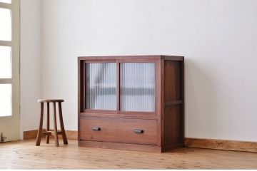 アンティーク家具　シンプルなモールガラスアンティーク収納棚
