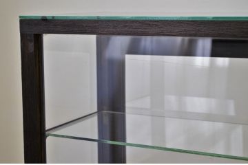 レトロ家具　レトロなデザインのアンティーク鉄脚ガラスケース