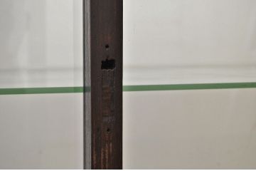 レトロ家具　レトロなデザインのアンティーク鉄脚ガラスケース