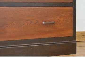 極上美品!重厚なアンティークチェスト