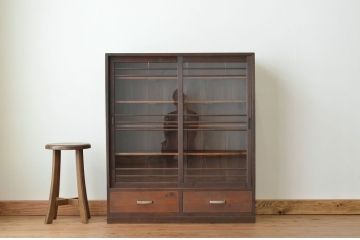 アンティーク家具　古い木のシンプルな引き出し付き収納棚