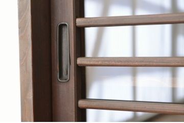 アンティーク家具　古い木のシンプルな引き出し付き収納棚