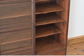 アンティーク家具　古い木のシンプルな引き出し付き収納棚