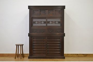 アンティーク家具　古いお家の重厚な四尺水屋箪笥(タンス・アンティーク)