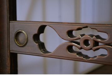 アンティーク家具　古いお家の重厚な四尺水屋箪笥(タンス・アンティーク)