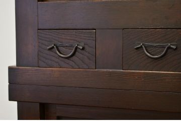 アンティーク家具　古いお家の重厚な四尺水屋箪笥(タンス・アンティーク)