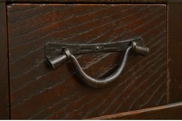 アンティーク家具　古いお家の重厚な四尺水屋箪笥(タンス・アンティーク)