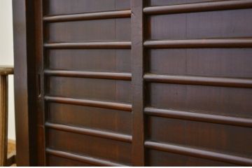 アンティーク家具　古いお家の重厚な四尺水屋箪笥(タンス・アンティーク)