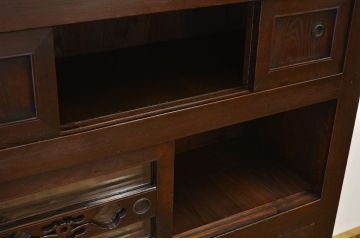 アンティーク家具　古いお家の重厚な四尺水屋箪笥(タンス・アンティーク)