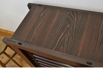 アンティーク家具　古いお家の重厚な四尺水屋箪笥(タンス・アンティーク)
