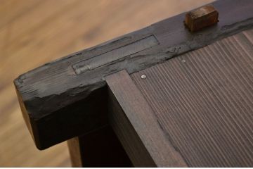 アンティーク家具　古いお家の重厚な四尺水屋箪笥(タンス・アンティーク)