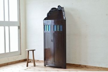 色ガラス入り　コーナーキャビネット