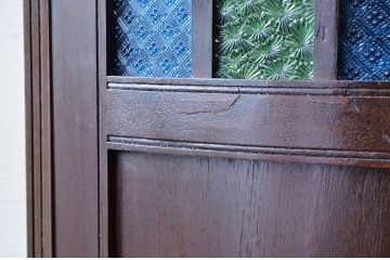 色ガラス入り　コーナーキャビネット