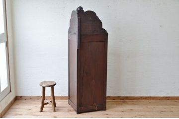 色ガラス入り　コーナーキャビネット