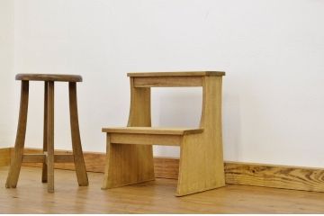 アンティーク 古い木味のかわいい踏み台(ステップ)