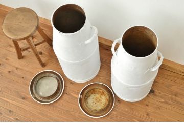 アンティーク 白いペイントのミルク缶・牛乳缶2個セット?昭和レトロ　シャビー