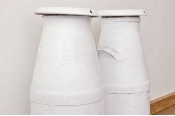 アンティーク 白いペイントのミルク缶・牛乳缶2個セット?昭和レトロ　シャビー
