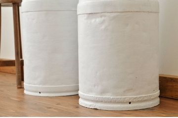 アンティーク 白いペイントのミルク缶・牛乳缶2個セット?昭和レトロ　シャビー