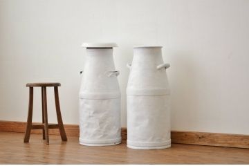 アンティーク 白いペイントのミルク缶・牛乳缶2個セット?昭和レトロ　シャビー