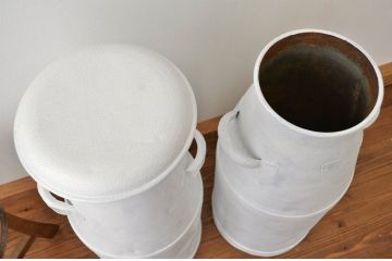 アンティーク 白いペイントのミルク缶・牛乳缶2個セット?昭和レトロ　シャビー