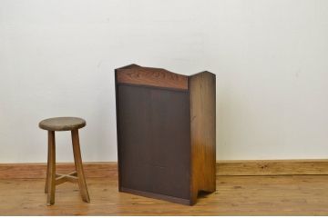 アンティーク家具　アンティーク　古いナラ材の小振りな象嵌入り本箱