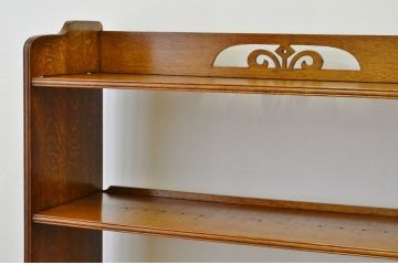 アンティーク家具　アンティーク 素敵なデザインの透かし彫りナラ材本棚(飾り棚)