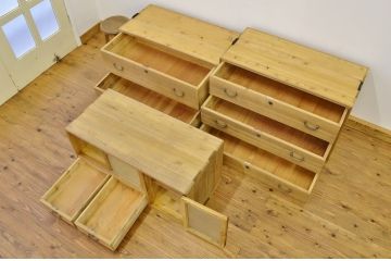レトロ家具　◇昭和レトロ　ダイヤガラス入り重ね桐箪笥　アンティーク(桐たんす)