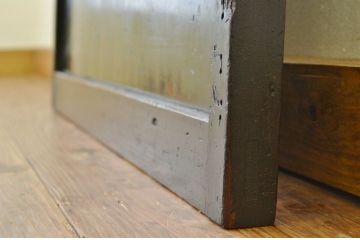 使い込まれたアンティーク格子帯戸(引き戸・扉)