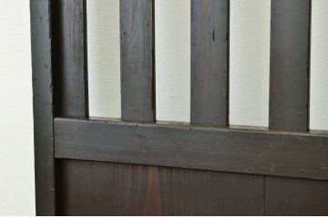 使い込まれたアンティーク格子帯戸(引き戸・扉)