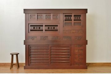 アンティーク家具　古民具 骨董 造りのとても良い変わり型水屋箪笥(のぼり付き)