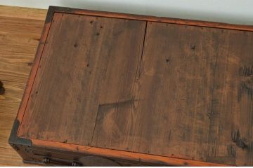 アンティーク家具　古民具　骨董　大振りな金具の時代引き出し(箪笥・ローボード)