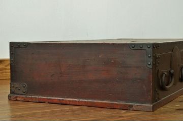 アンティーク家具　古民具　骨董　大振りな金具の時代引き出し(箪笥・ローボード)