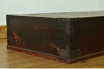 アンティーク家具　古民具　骨董　大振りな金具の時代引き出し(箪笥・ローボード)