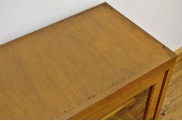 レトロ家具　☆昭和レトロ　ナラ材のモールガラス二段重ね収納棚(食器棚)