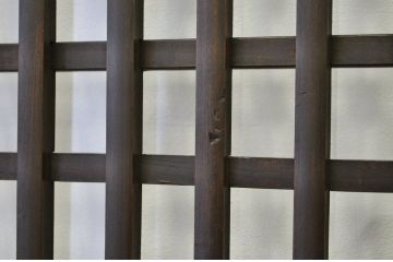 ★古民具・骨董 古い木のガラス入り格子引き戸(ガラス戸)