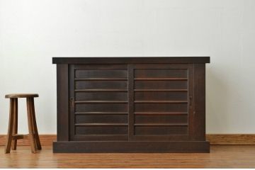 アンティーク家具　重厚なアンティーク水屋箪笥　サイドボード