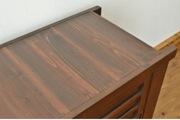 アンティーク家具　重厚なアンティーク水屋箪笥　サイドボード