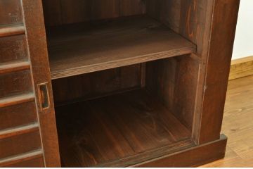 アンティーク家具　重厚なアンティーク水屋箪笥　サイドボード