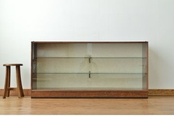 アンティーク家具　ミッドセンチュリー モダンなローボード収納棚?(ショーケース、飾り棚)