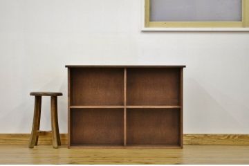 アンティーク家具　アンティーク 古い木のシンプルな飾り棚(本棚)