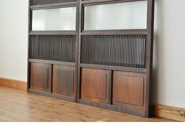 ★古民具 骨董 クリアと銀モールガラス入り腰板欅のガラス格子戸2枚セット(引き戸)