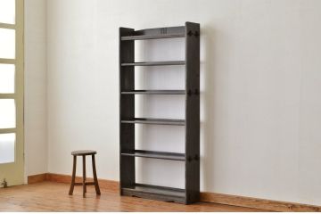 アンティーク家具　★大ぶりでシンプルなアンティーク本棚(飾り棚)